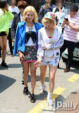 组图：少女时代孝渊Sunny夏装清凉亮相