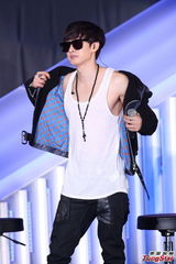 组图：SJ-M赴台中文大升级 动感舞曲High翻全场