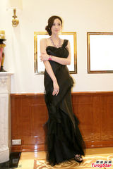 组图：吴佩慈为珠宝走秀 身姿优雅气质华贵