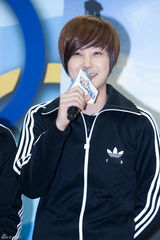 高清组图：韩团神话录制新概念节目《神话放送》