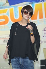 组图：杨丞琳展现Rap功力 获得热狗盛赞