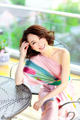 组图：范文芳时尚名媛表现自然美态