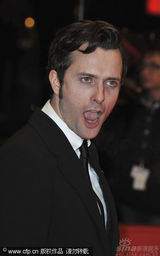 幻灯：《一个好人》首映人多势众 男女星热吻抢镜