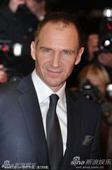 高清图：《大将军寇流岚》首映 巴特勒查斯坦嬉闹