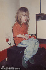 组图：格莱美六冠天后阿黛尔幼时萌照曝光