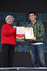 高清组图：陈冠希发新碟 不求销量只望被倾听心声