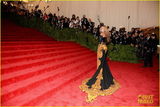 组图：MET BALL红毯女星斗艳 麦当娜领风骚