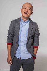 组图：包贝尔秀鬼马写真 表情帝玩转五连拍