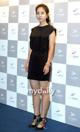 幻灯图：李胜基宋智孝等出席化妆品牌新品发布会