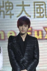 组图：付辛博签约新东家即将开个唱 许巍现身助阵