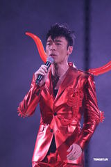 高清组图：许志安香港性感开唱 郑秀文现身不许求婚