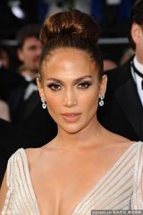 高清图：奥斯卡红毯詹妮弗-洛佩兹礼服勾勒身材