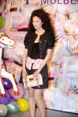 幻灯图集：乐基儿熊黛林等名模为服饰发布会走秀