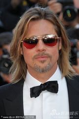 组图：皮特戛纳走秀长发黑超显帅气