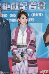 组图：陈法拉否认失宠 胡杏儿施美人计献吻