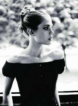 组图：摩纳哥王室二公主冷艳造型登《Vogue》