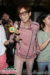 组图：郑秀文杜琪峰为《盲探》参展赴戛纳