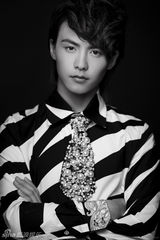 幻灯图：马天宇时尚写真 演绎从男孩到男人的蜕变