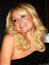 高清组图：帕丽斯亮相派对 斜肩皮裙水钻闪耀