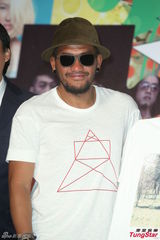 组图：陈绮贞结婚无着落 张震岳猛健身晒成黑炭