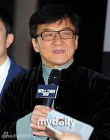 组图：成龙首尔出席《警察故事2013》韩国首映