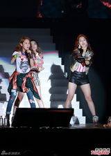 组图：韩团4minute性感登陆香港 热舞大秀美腿