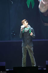 组图：TOP榜歌手祈福雅安 李宇春获全能艺人