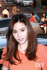 组图：赵权孔贤珠出席护肤品牌开业纪念活动