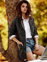 组图：赛琳娜少女写真曝光 秀发飘逸青春活力