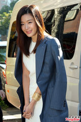 组图：全智贤亮相台湾优雅动人