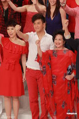 组图：TVB45周年艺员合照 胡杏儿陈豪占头排