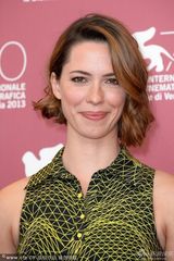 组图：《承诺》发布会 豪尔投怀送抱穿衣似大妈