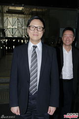 组图：陈志云出庭应讯 精神抖擞保持缄默