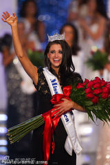 23岁佳丽劳拉黑丝绒长裙性感折桂2012美国小姐(图)