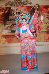 组图：《名媛望族》播映大结局 杨怡戏服现身颇亮眼