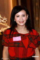 幻灯图：郑裕玲汪明荃曾华倩录节目秀熟女风采