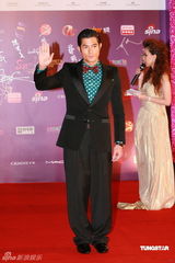 幻灯：香港金像奖颁奖红毯 郭富城黑西装帅气亮相