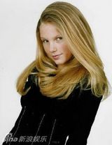 组图：泰勒童年清纯萌照 胖小鸭蜕变美天鹅