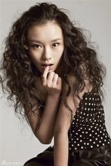 高清图：王丹怡栗换下猎妖战袍 造型多变可塑性强