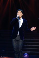 高清图：群星闪耀东方卫视跨年 五月天摇滚全场