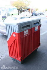 幻灯图：邓超《超与超人》大谈环保 垃圾桶是最爱