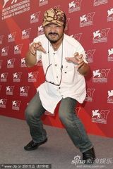 高清图：《极限迷宫》发布会 导演清水崇变蜘蛛人