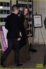 组图：朱莉飘逸薄纱似女神 隐约现底裤性感