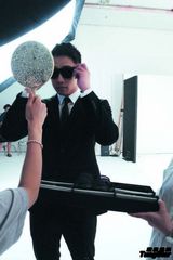 组图：Rain拍摄广告幕后花絮曝光 展巨星魅力