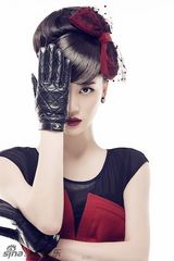 组图：唐于鸿写真冷艳浓烈 被赞如娇艳玫瑰