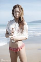 组图：韩国女演员Clara泰国性感写真秀美臀