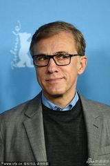 组图：柏林电影节众评委合影 梁朝伟微笑现身