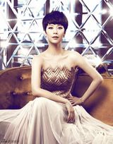 组图：海清登封面似油画 镜像几何大片对话心灵