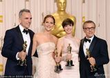 组图：奥斯卡后台-最佳男女主角配角开心合影