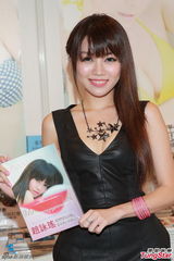 组图：嫩模赵咏瑶宣传写真 否认唱衰组合FFx